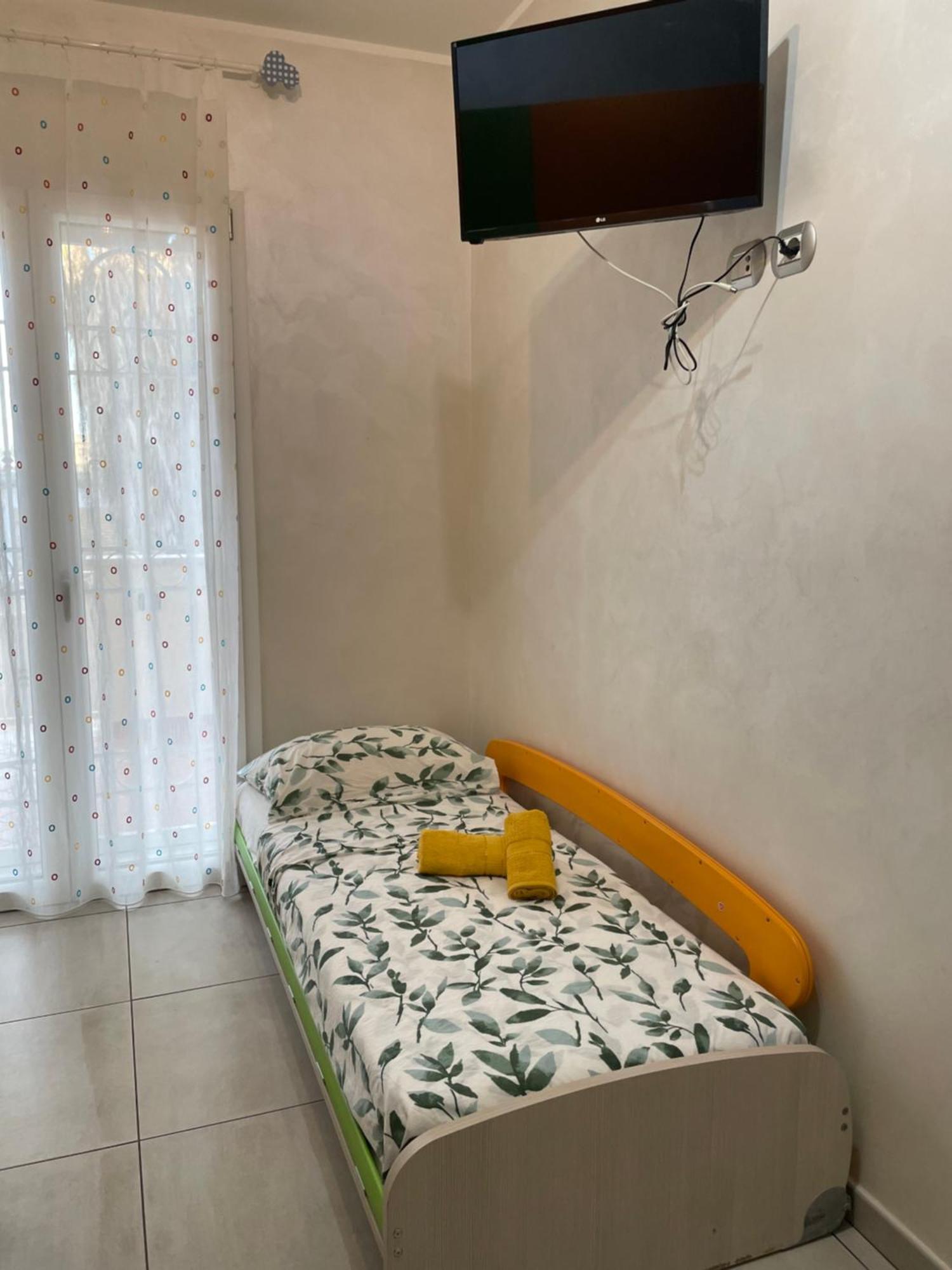 Home With Parking Near The Airport And Beach Fiumicino Eksteriør billede