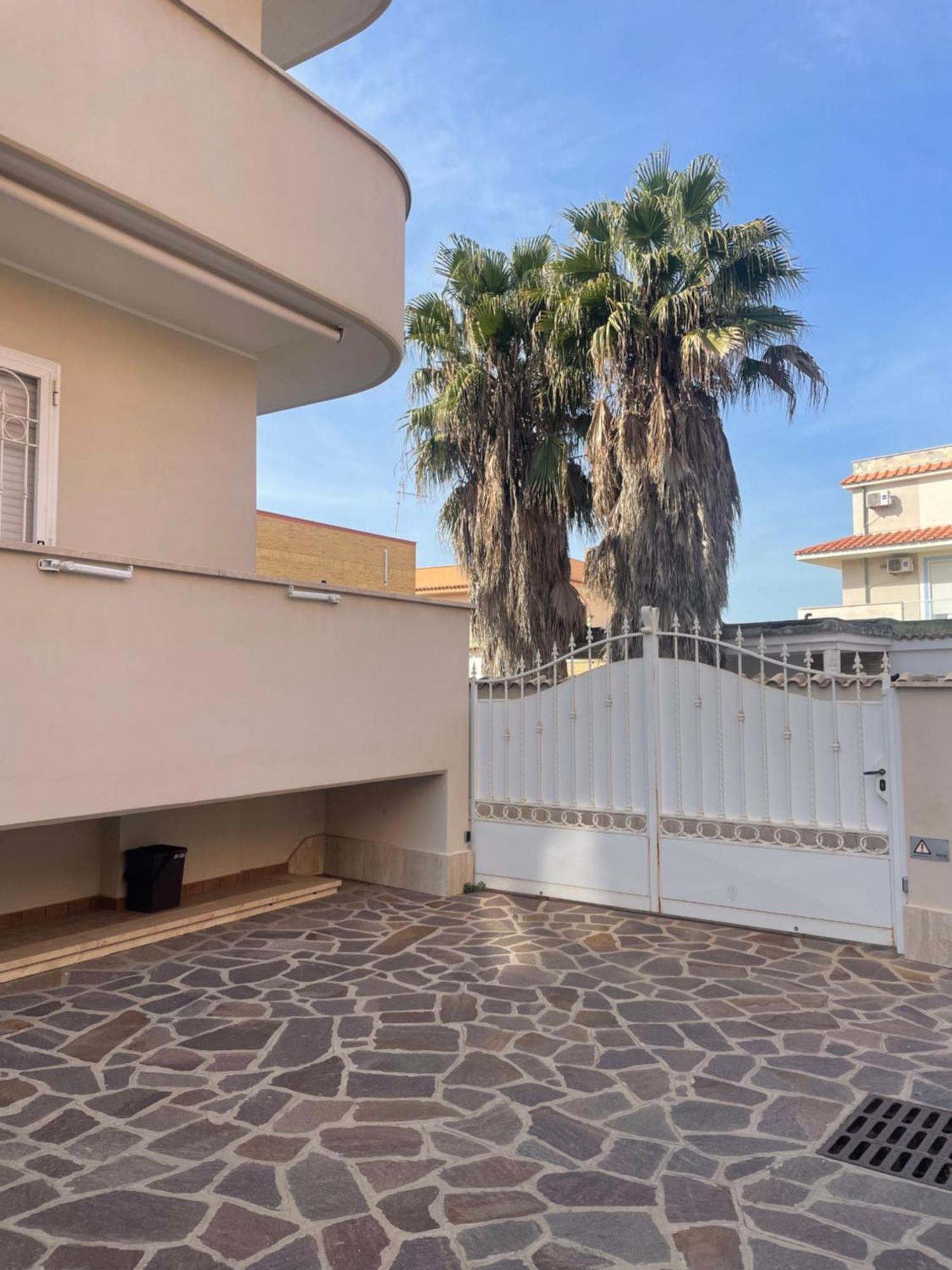 Home With Parking Near The Airport And Beach Fiumicino Eksteriør billede