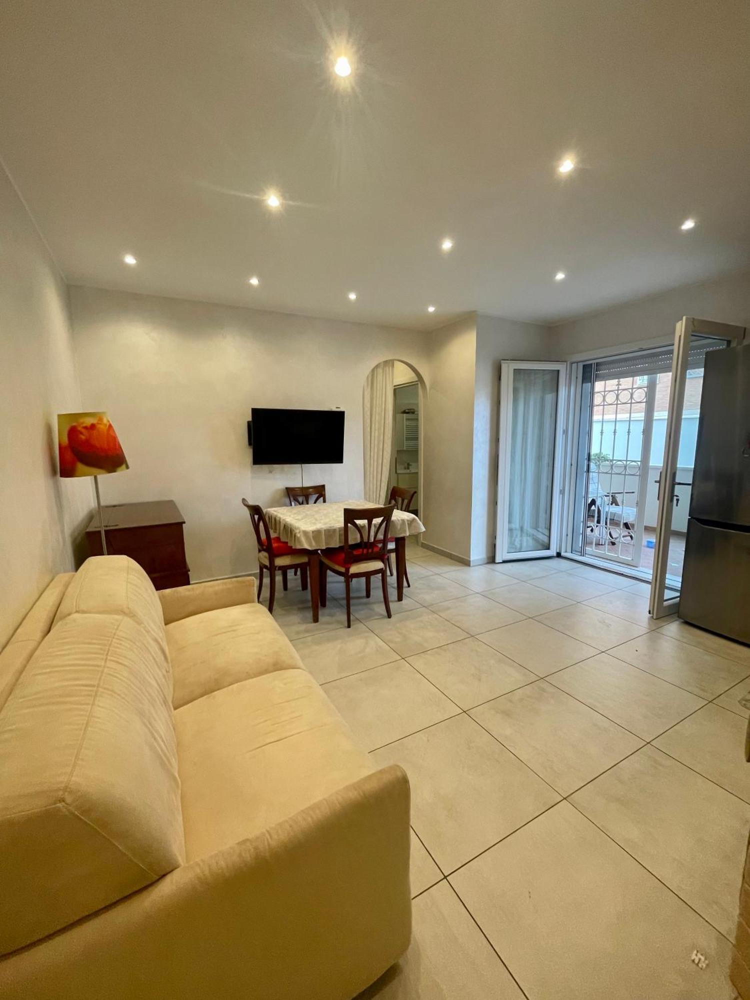 Home With Parking Near The Airport And Beach Fiumicino Eksteriør billede